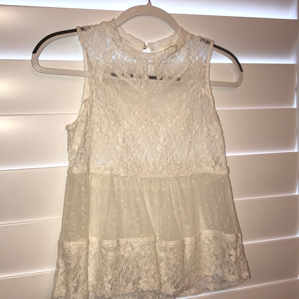 Lace white Blouse without sleeves